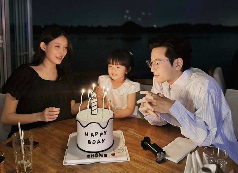 Bé Bona - con gái đầu lòng của cặp đôi chào đời vào năm 2020.