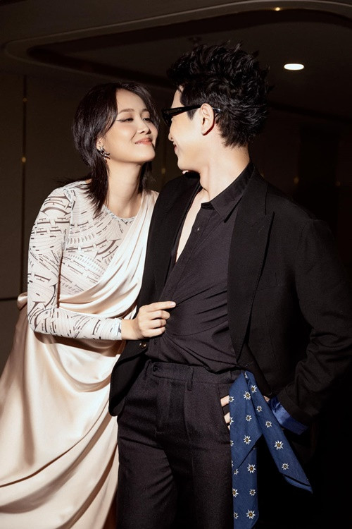 Cặp đôi từng nhiều lần xảy ra tranh cãi. Trương Mỹ Nhân chia sẻ trên Dân Trí, vợ chồng cô có sự khác biệt rất lớn từ tính cách đến đời sống văn hóa, do một người là "trai miền Bắc", một người là "gái miền Nam".