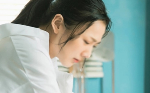 Doi tien cho anh trai vay, anh dua so chi tieu 10 nam truoc