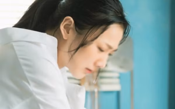 Doi tien cho anh trai vay, anh dua so chi tieu 10 nam truoc