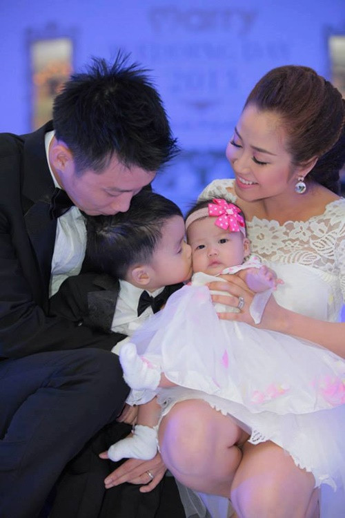 Đến năm 2008, sau khi nối lại tình xưa, Ốc Thanh Vân và Minh Trí kết hôn.