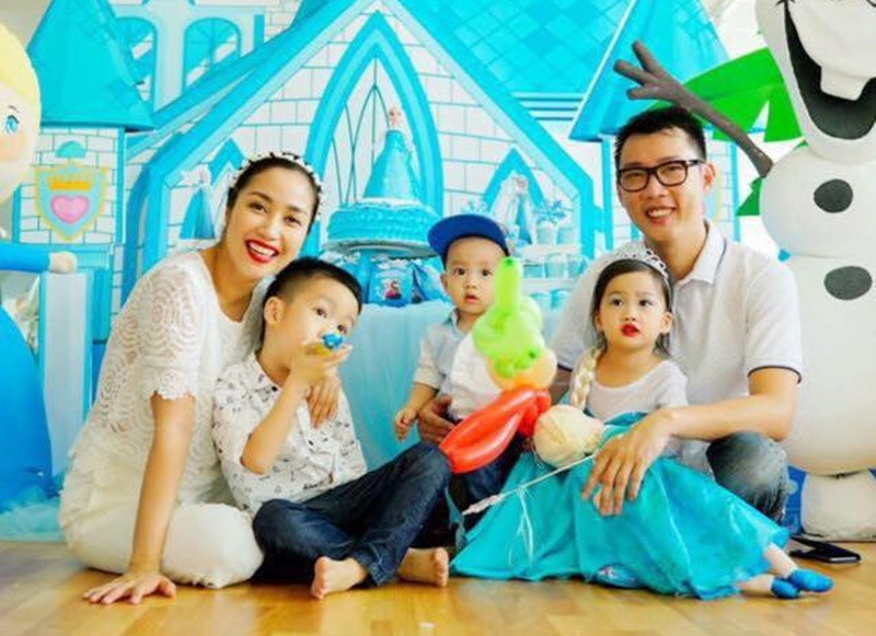 “Với vợ chồng thì tình nghĩa sâu nặng và có tình yêu, lòng tin là sẽ vượt qua giai đoạn khó khăn”, Ốc Thanh Vân trải lòng.