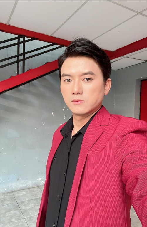 Năm 2022, Quách Ngọc Tuyên kêu gọi từ thiện trên trang cá nhân nhưng lại không kiểm chứng cẩn thận. Nhiều khán giả vì tin tưởng nam diễn viên nên ủng hộ. Sau đó, Quách Ngọc Tuyên bị phạt 7,5 triệu đồng. Ảnh: FBNV.