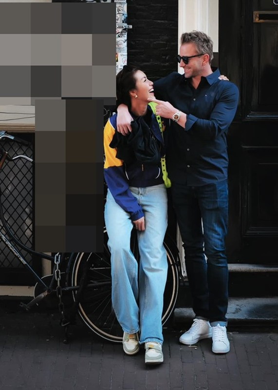 Vì khó có con, Minh Tú từng đề nghị chia tay bạn trai hơn 10 tuổi. Tuy nhiên, Chris không buông tay, nói sẽ xin con nuôi nếu không có con.