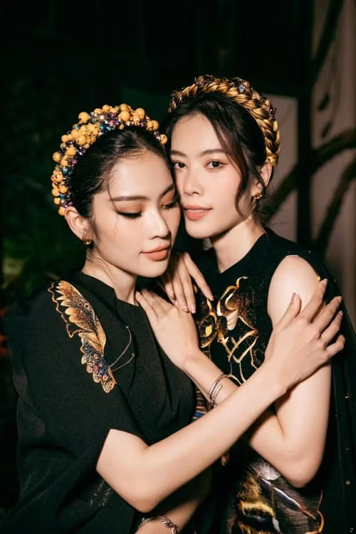 Mới đây, Lệ Nam tố Hữu Cường đã cô lập Nam Em. Cụ thể, chị gái của Nam Em viết: "Bây giờ Bùi Hữu Cường cô lập hết các mối quan hệ xung quanh Nam Em. Giờ cả em tôi cũng nghĩ không ai thương bả hơn ông Cường. Xin hãy cứu gia đình tôi". Tuy nhiên, không hiểu vì sao, Lệ Nam xóa dòng trạng thái này khỏi trang cá nhân. Ảnh: FBNV.