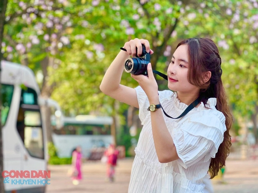 Mùa hoa ban là cơ hội cho người trẻ săn ảnh đẹp.