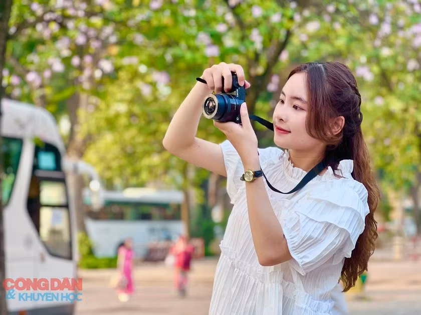 Mùa hoa ban là cơ hội cho người trẻ săn ảnh đẹp.