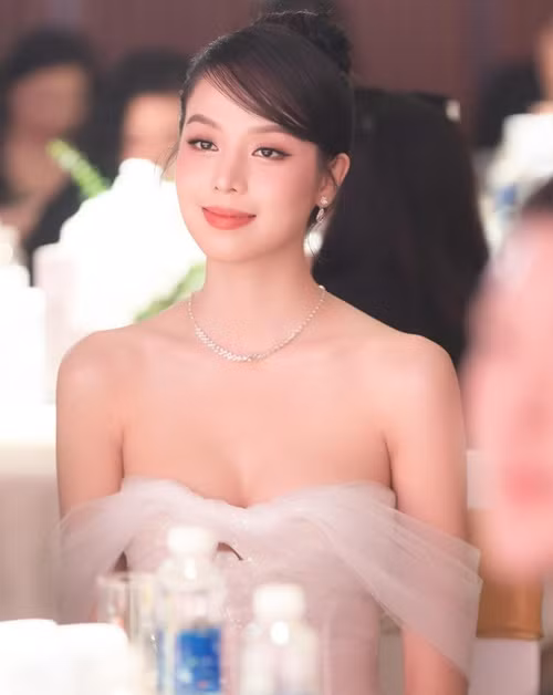 Hậu “nâng cấp” vòng 1, Hoa hậu Thanh Thủy ngày càng nóng bỏng Hau “nang cap” vong 1, Hoa hau Thanh Thuy ngay cang nong bong