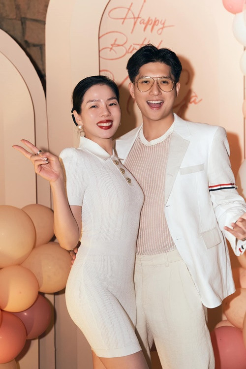 Đôi tình nhân ngày càng hòa hợp.