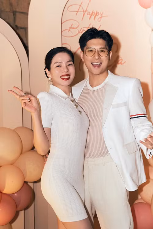 Đôi tình nhân ngày càng hòa hợp.