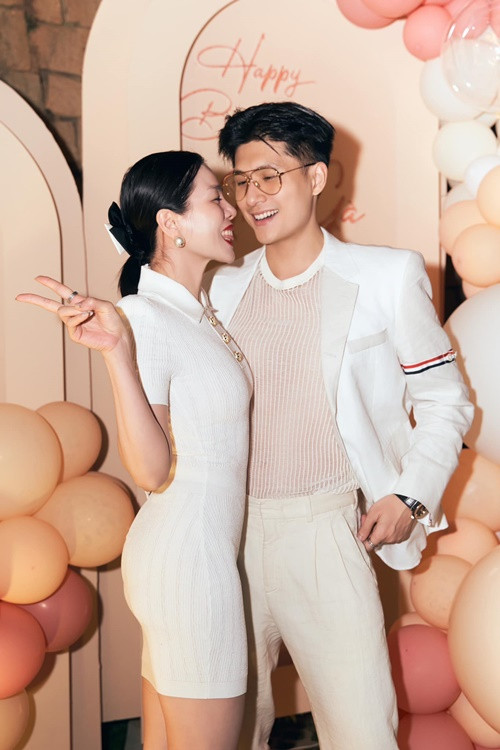 Trong 4 năm qua, Lệ Quyên và bạn trai kém 12 tuổi hiếm khi tách rời nhau.