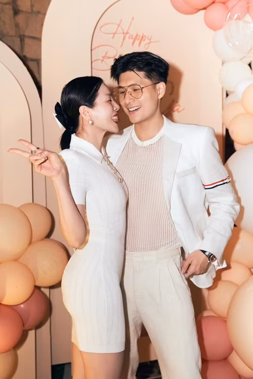 Trong 4 năm qua, Lệ Quyên và bạn trai kém 12 tuổi hiếm khi tách rời nhau.