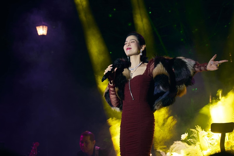 Lệ Quyên vừa khoe có 10 show trong chuyến đi Mỹ trong hơn 1 tháng tới.