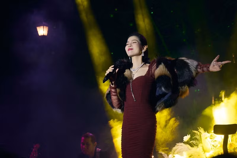 Lệ Quyên vừa khoe có 10 show trong chuyến đi Mỹ trong hơn 1 tháng tới.