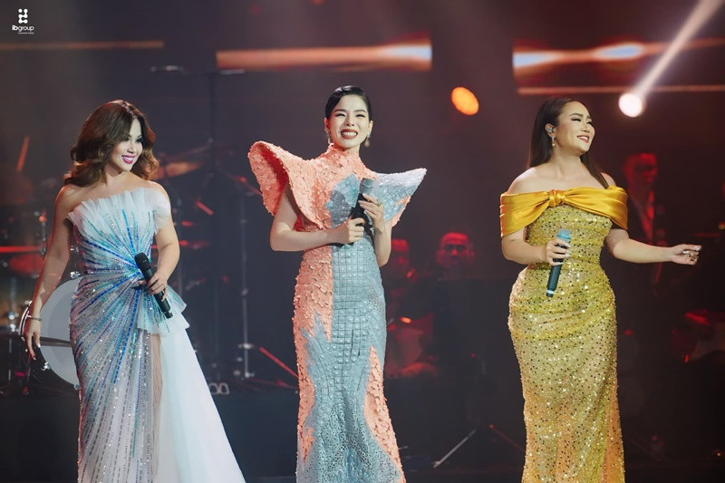 Lệ Quyên vẫn miệt mài chạy show. Cô vừa hát ở Đà Lạt rồi trở về Sài Gòn biểu diễn.