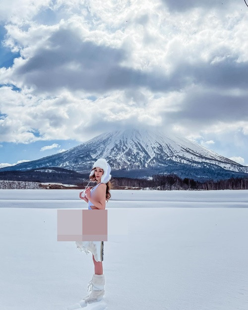 Ngô Hy Du chú thích cho loạt ảnh: "Can I melt your heart" (Tạm dịch: Liệu tôi có thể làm trái tim bạn tan chảy không?).