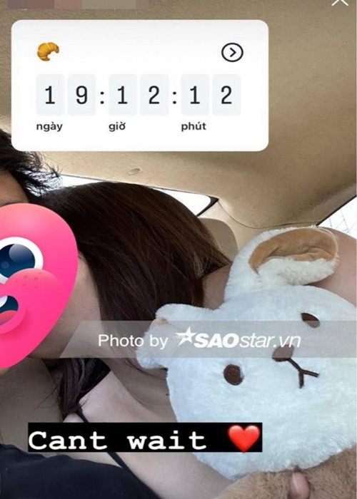 Tin đồn xuất phát từ việc một chàng trai thường xuyên tương tác với các status của Thiều Bảo Trâm cũng như lộ ảnh gặp gỡ nữ ca sĩ cùng bạn bè. Ảnh: Saostar.