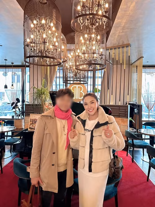 Chia sẻ trên truyền thông, Quỳnh Thư cho hay, nửa kia là doanh nhân, người gốc Việt.