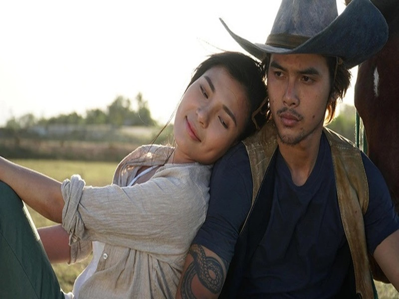 Phân đoạn khiến Thúy Diễm cảm thấy ám ảnh nhất chính là cảnh ân ái đầy mùi gia súc ở chuồng ngựa của Nhớ và Nguồn. Ảnh: Người Lao Động.