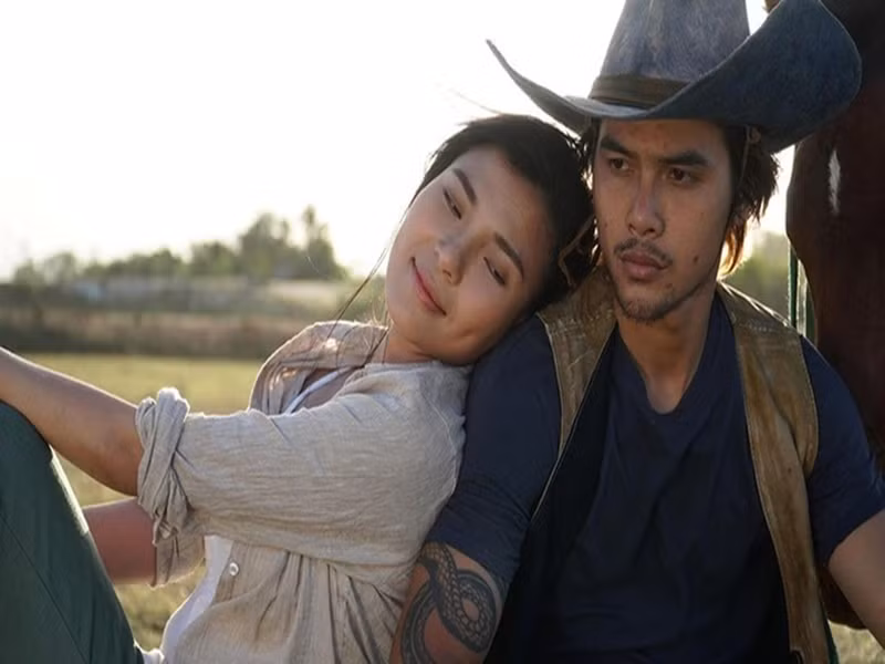 Phân đoạn khiến Thúy Diễm cảm thấy ám ảnh nhất chính là cảnh ân ái đầy mùi gia súc ở chuồng ngựa của Nhớ và Nguồn. Ảnh: Người Lao Động.