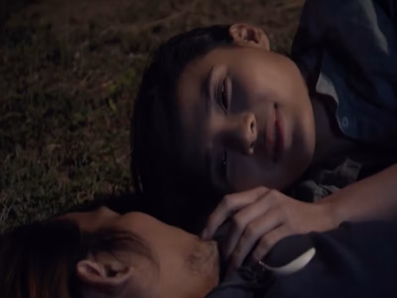 Vợ Lương Thế Thành cho hay, các cảnh nhạy cảm của cô trong Cát đỏ thường diễn ra trong bụi cây, chuồng cừu, chuồng ngựa. Ảnh: Dân Việt.