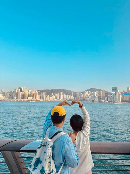 Việt Trinh vẫn giấu mặt con trai.