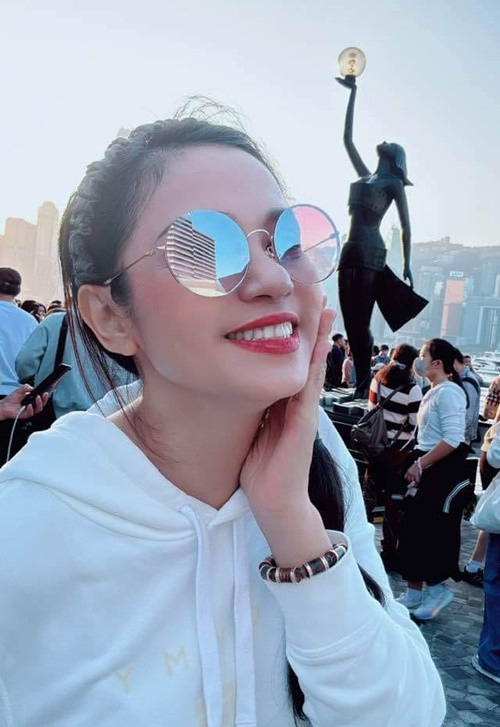 Dù gương mặt có dấu hiệu của tuổi tác, Việt Trinh vẫn được fan khen ngợi luôn tươi tắn.