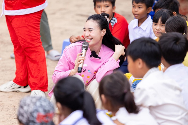 Nữ diễn viên khẳng định không nhận việc lắt nhắt để đảm bảo việc học.