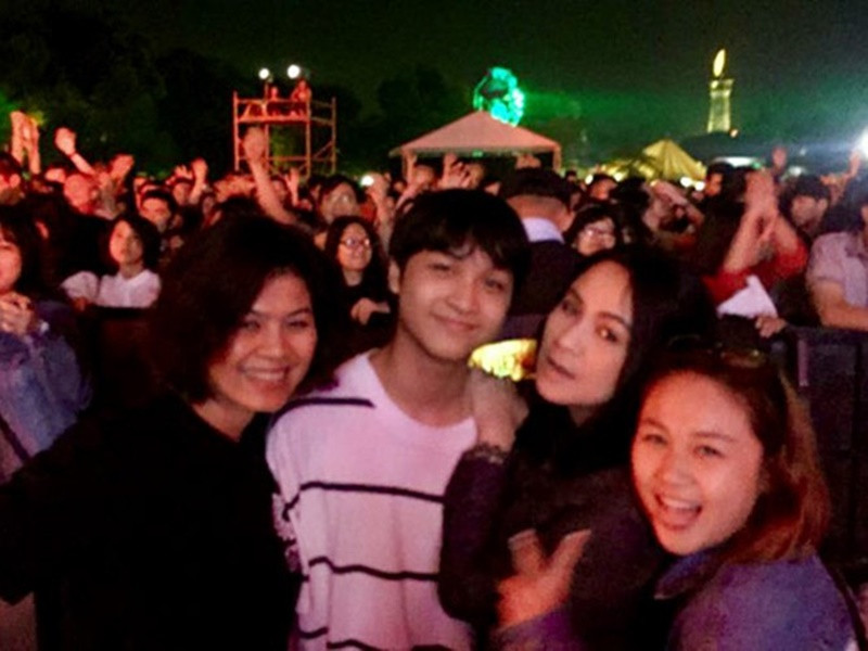 "Lan và anh Trung có duyên nợ với nhau. Tôi là nghệ sĩ, thường xuyên phải đi diễn xa, thời gian tôi ở bên các con có khi còn ít hơn Lan. Cô ấy chăm sóc các con tôi rất chu đáo", Thanh Lam chia sẻ. Ảnh: Gia Đình Xã Hội.