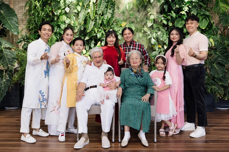 Khánh Thi mong mẹ chồng luôn hạnh phúc, mạnh khỏe, yêu chiều con cháu.