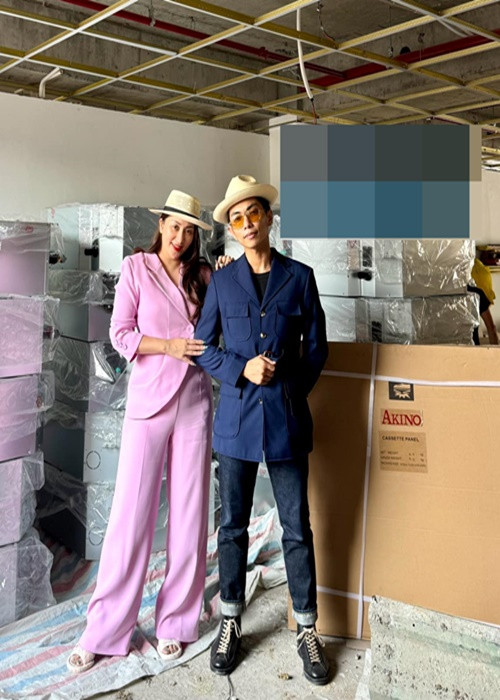 Vợ chồng Khánh Thi kinh doanh mát tay. Trong dịp Tết Nguyên đán 2024, Khánh Thi tiết lộ, cô chi đến 2 tỷ để phát lương, thưởng cho nhân viên.