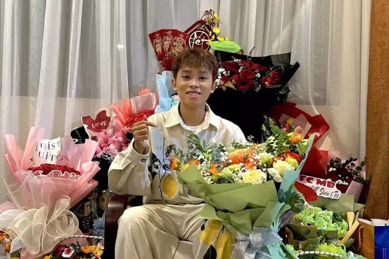 Cũng là con nuôi Phi Nhung, Hồ Văn Cường đắt show ca hát, sống kín tiếng. Ảnh: Vietnamnet.