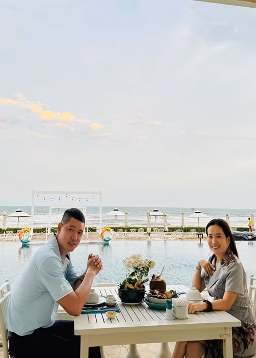 Vợ chồng Bình Minh kết hôn được 16 năm. Tổng quãng thời gian bên nhau của cặp đôi hiện tại là 19 năm.