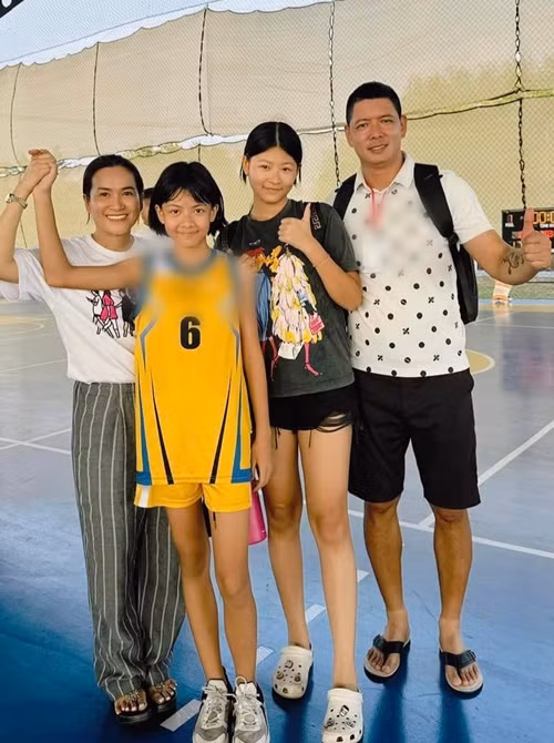 Hai nhóc tì nhà Bình Minh đều có chiều cao vượt trội.