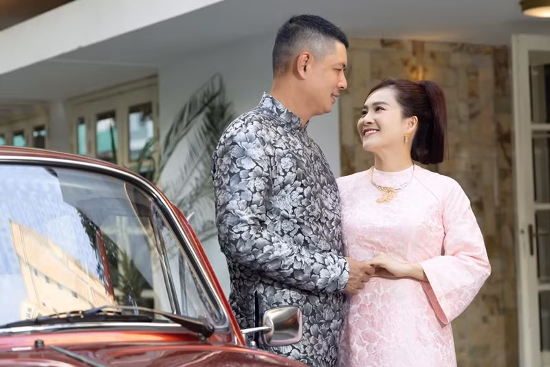 “Chúc mừng sinh nhật bạn gái 18++ đã đồng hành cùng mình trong những năm qua và thêm 50 năm nữa nhé! Happy birthday”, Bình Minh viết lời ngọt ngào dành cho vợ.