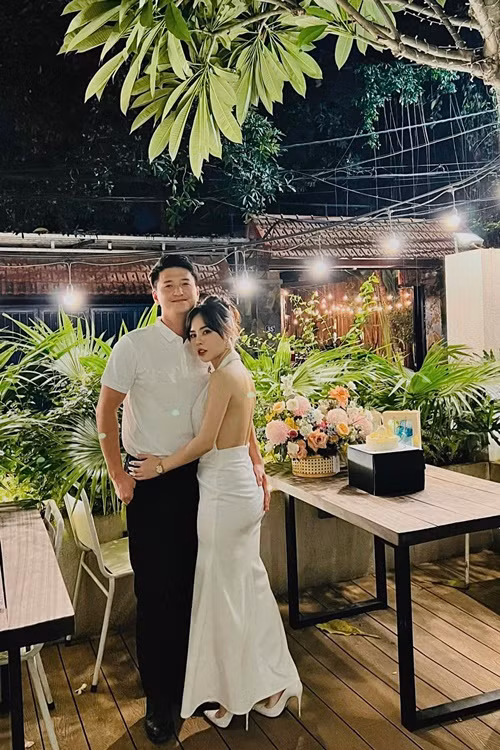 Về phần mình, Huỳnh Anh cũng hết lòng cưng chiều Bạch Lan Phương.