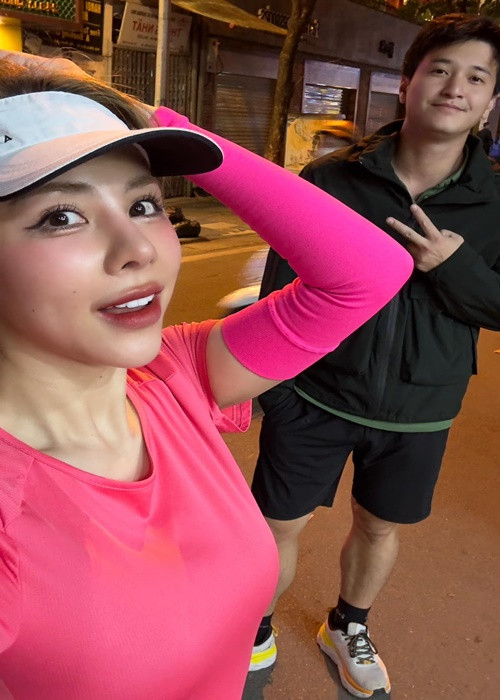 Theo Huỳnh Anh, anh và Bạch Lan Phương thống nhất góp tiền vào quỹ chung để chi tiêu cho gia đình, quỹ đó do nữ MC quản lý.