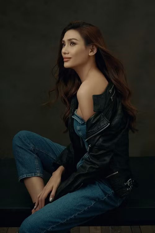 Bên cạnh đó, hơn 6 năm qua, cô hẹn hò một chàng trai Việt kiều ở Mỹ.