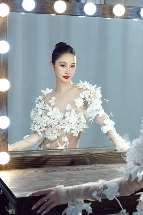 Jun Vũ chia sẻ trên Tiền Phong, BS4 - Trước giờ yêu là bộ phim có cảnh "nóng nhất" cô từng tham gia.