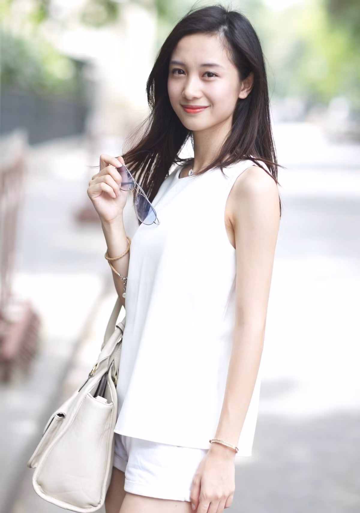 Cô theo đuổi phong cách ngọt ngào, trong sáng khi mới bước chân vào showbiz.