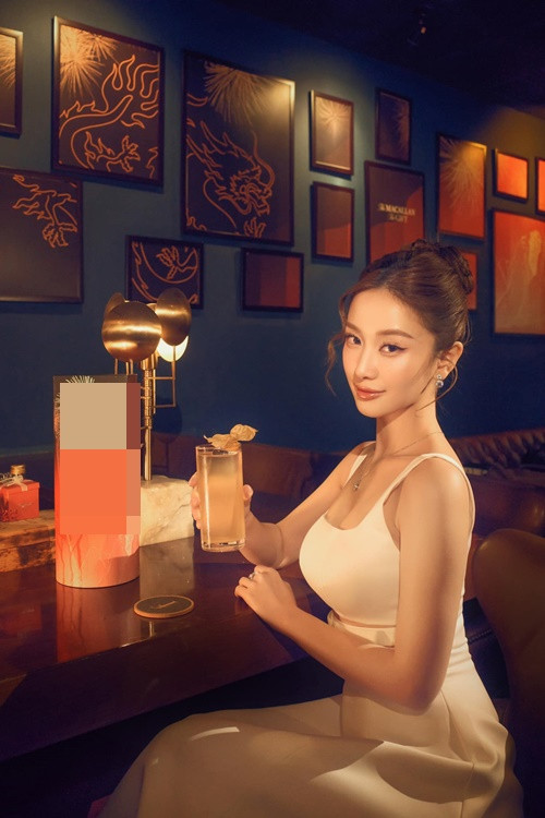 Trong bộ phim BS4 - Trước giờ yêu ra rạp vào tháng 4 tới đây, cô đóng vai nữ chính.