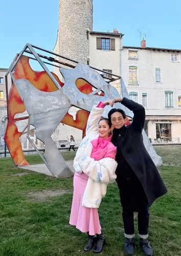 Khánh Thi, Phan Hiển khoe ảnh du Xuân ở Pháp.