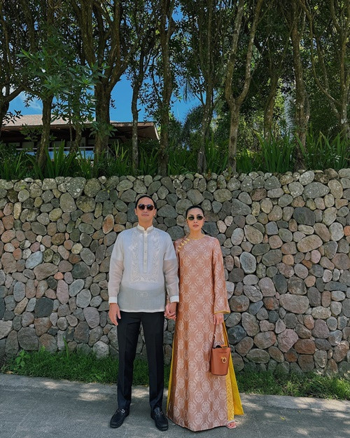 Cuộc hôn nhân bền chặt của cặp đôi trai tài gái sắc được nhiều người ngưỡng mộ.