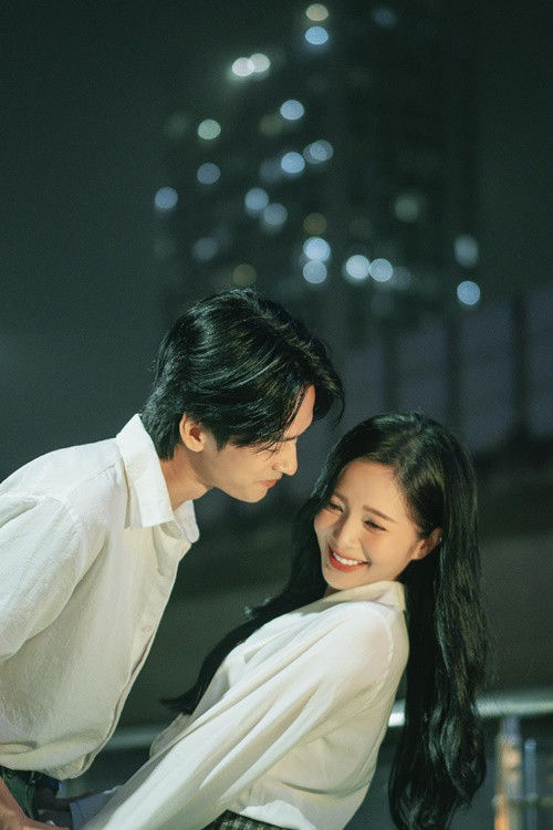 Hoàng Huyền bày tỏ: "Chúng ta sau này cái gì cũng có nhưng lại chẳng có chúng ta".