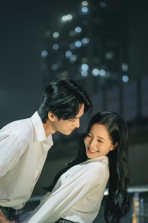 Hoàng Huyền bày tỏ: "Chúng ta sau này cái gì cũng có nhưng lại chẳng có chúng ta".