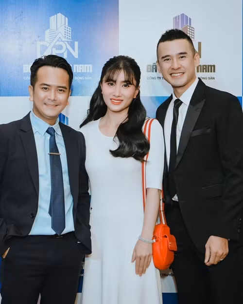 Nguyệt Ánh giữ được tình bạn thân thiết với nhiều diễn viên phim Cổng mặt trời như Hùng Thuận, Lương Thế Thành, Tú Vi, Kha Ly, Lê Bê La... sau 14 năm phim lên sóng. Ảnh: FBNV.