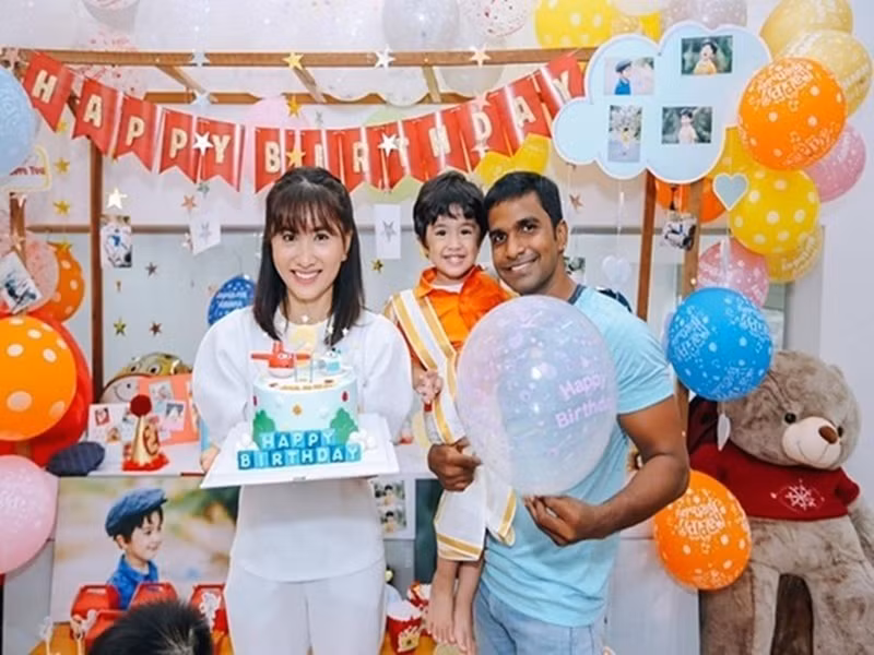 Nữ diễn viên cùng chồng tổ chức sinh nhật cho quý tử. Ảnh: Dân Việt.