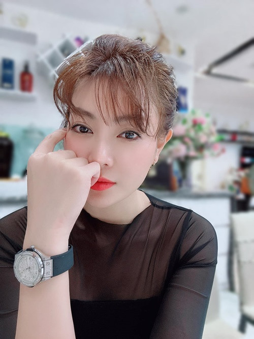 Diễn viên Thanh Hương hiện nuôi hai con gái.