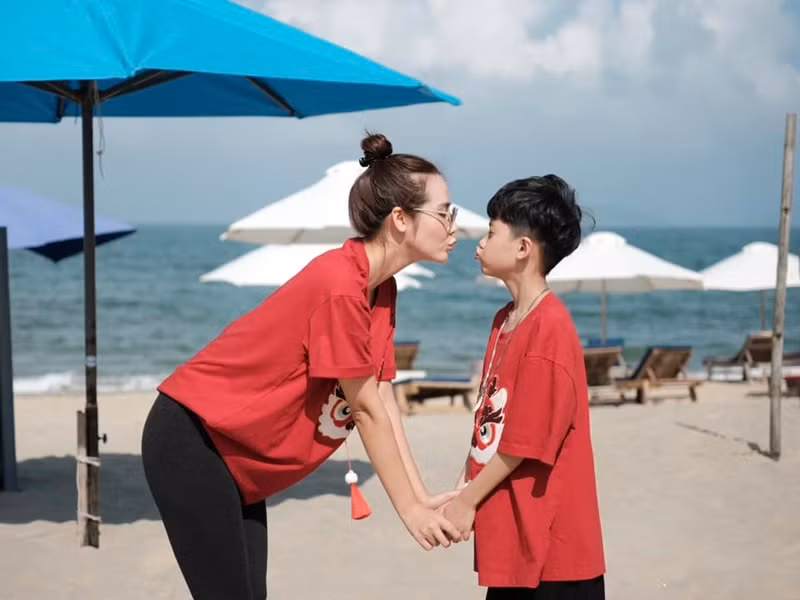 “Làm sao chuyện tốt đẹp ở với mình mãi được! Quãng thời gian trước, tôi hạnh phúc là thật. Chúng tôi hạnh phúc mới có Nem. Tôi chưa từng hối hận vì lấy chồng, chỉ là chúng tôi hết duyên", nữ diễn viên phim Chúng ta của 8 năm sau tâm sự.