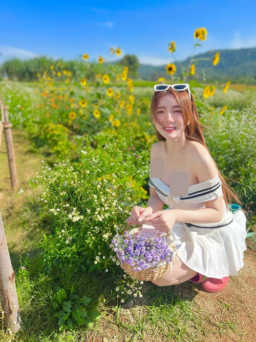 Cô đóng một số seri phim, ra MV ca nhạc.